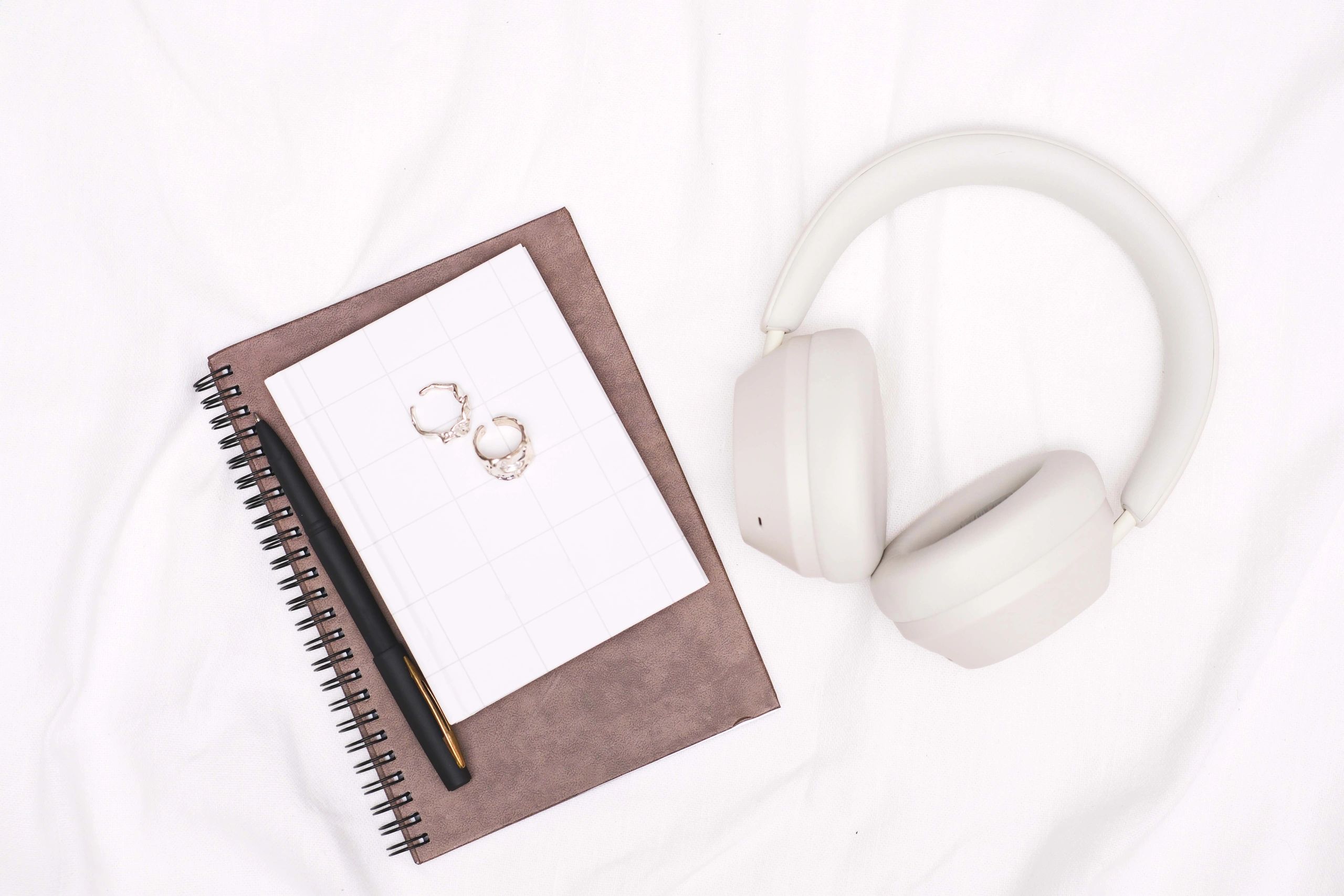 minimalist coaching resources flatlay