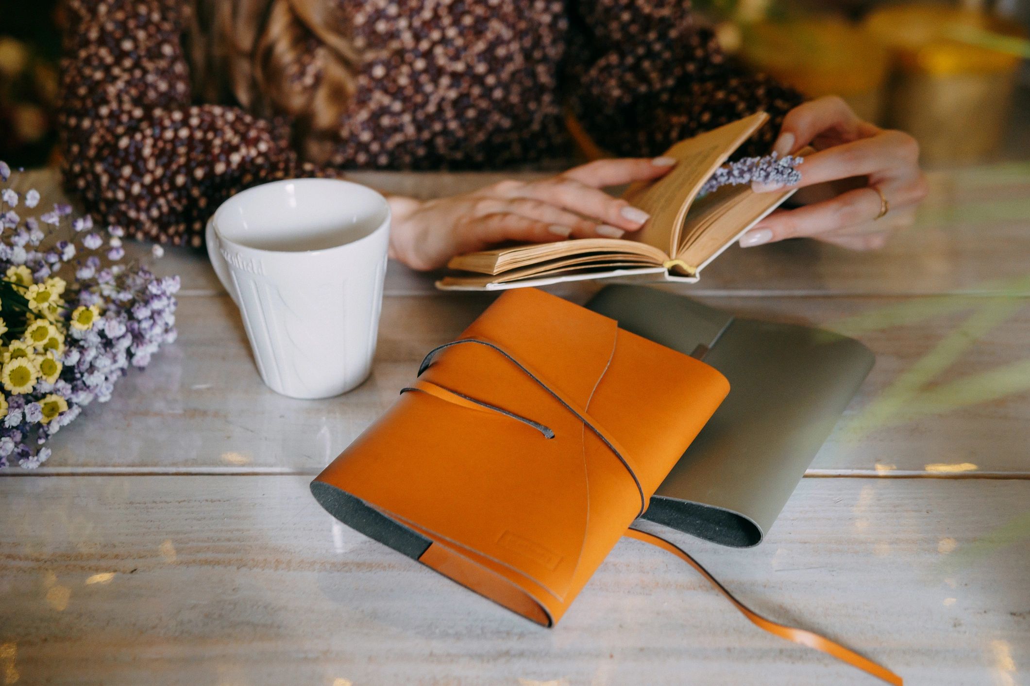 books journal coffee female hands